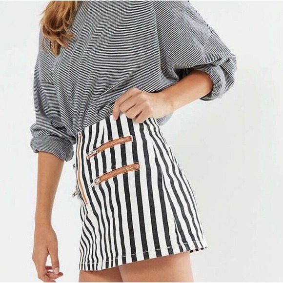 Urban Outfitters Womens A-Line Mini Skirt Small White Striped Stretch Front Zip - Picture 2 of 7